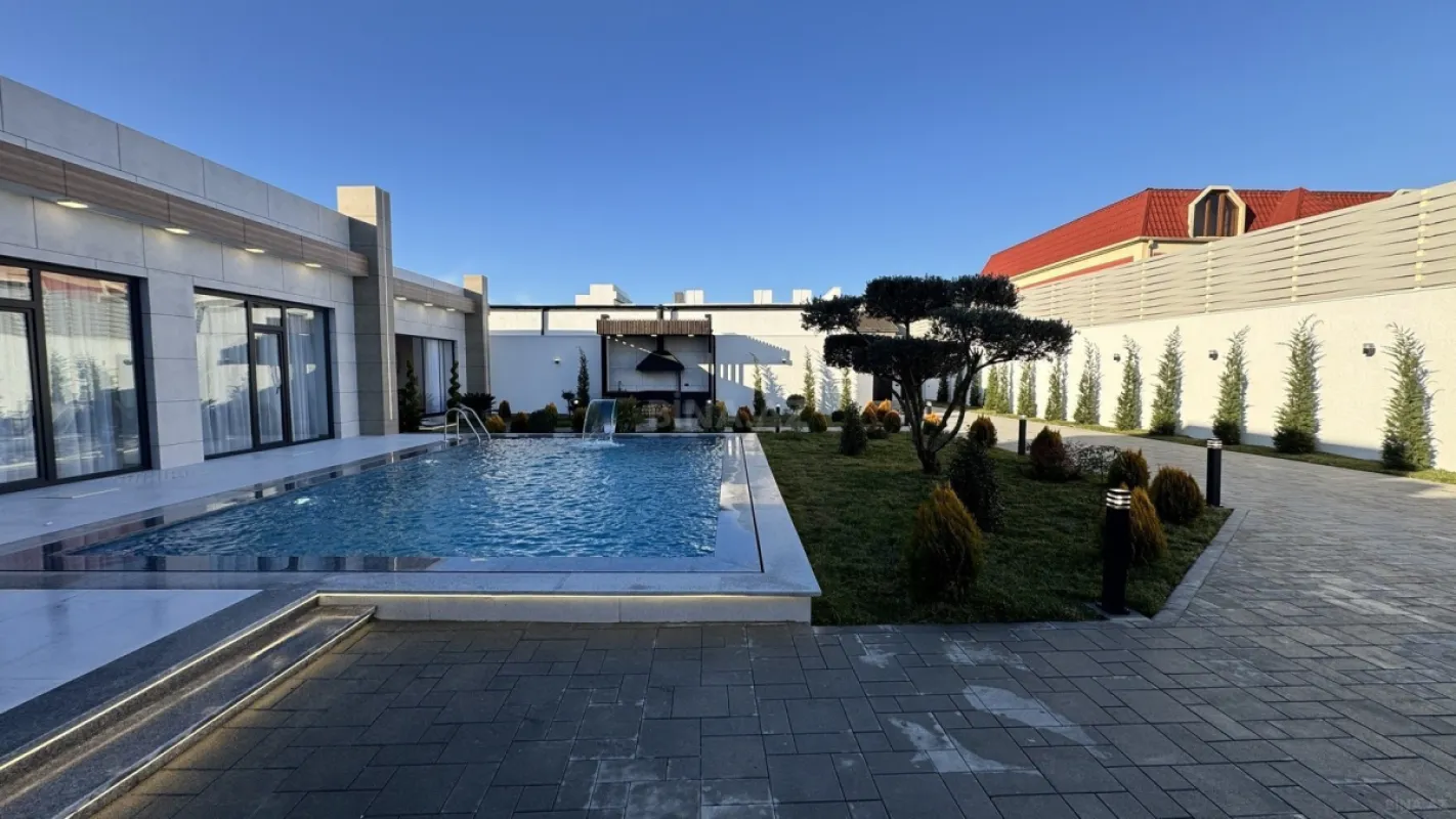 Satılır 5 otaqlı həyət evi 260 m²