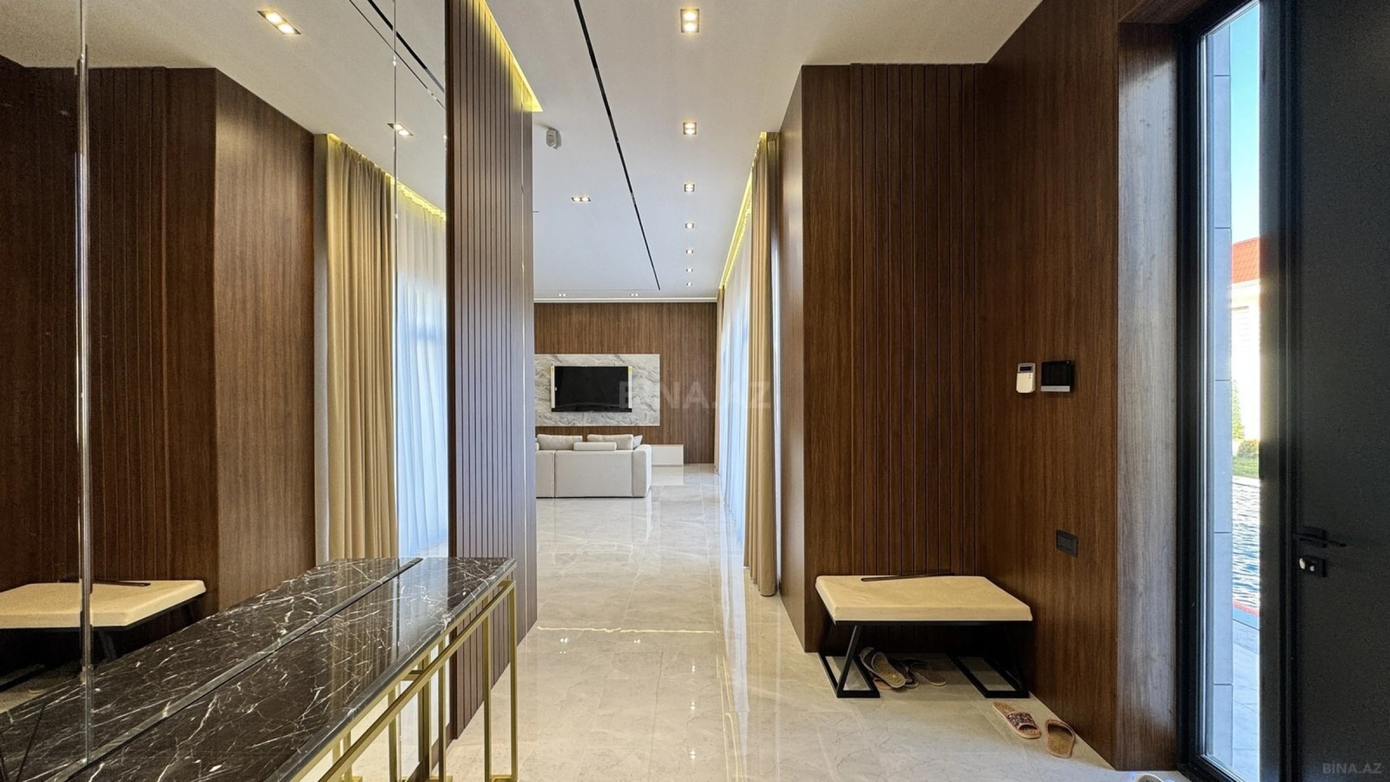 Satılır 5 otaqlı həyət evi 260 m²