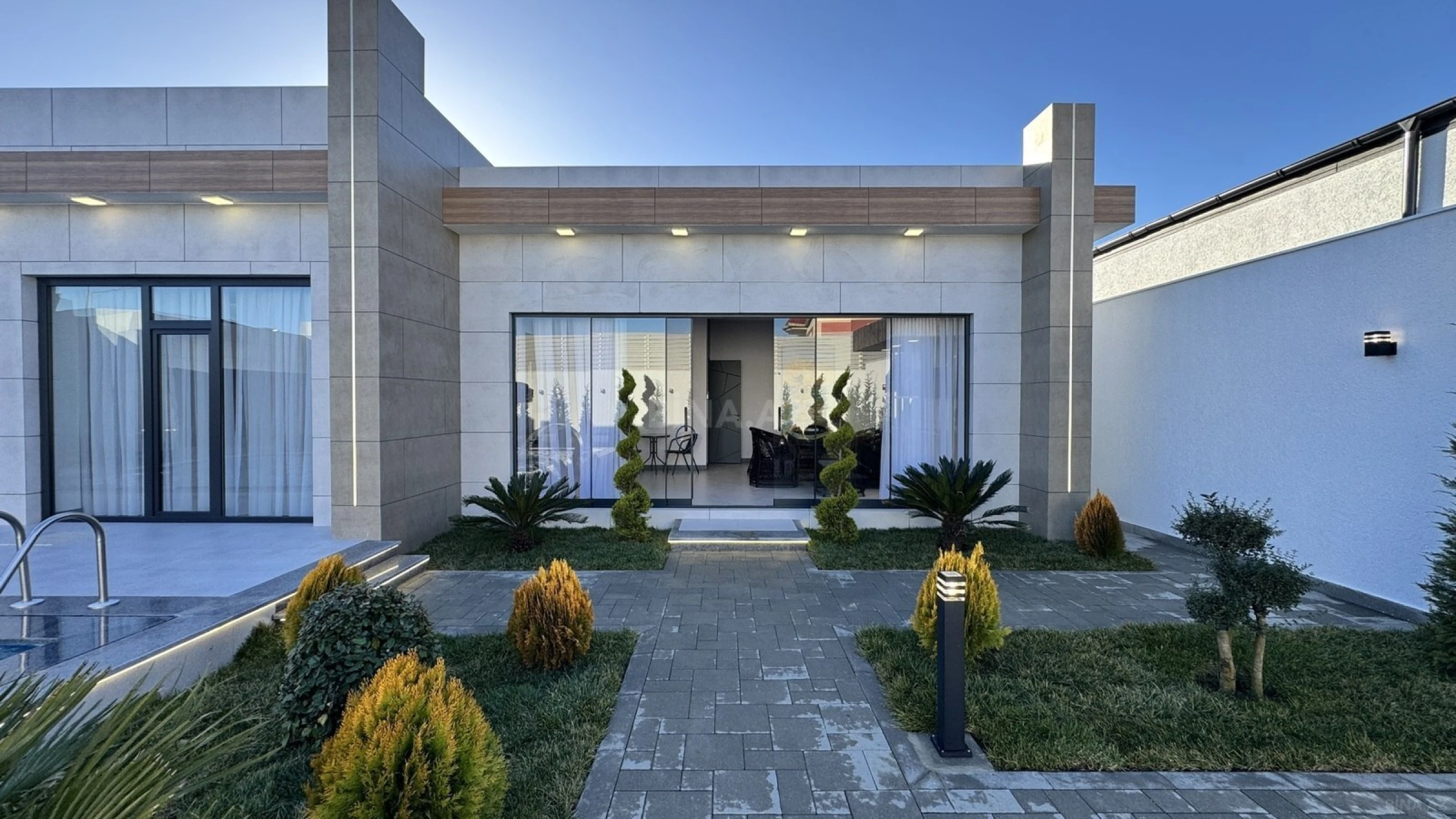 Satılır 5 otaqlı həyət evi 260 m²