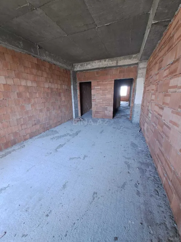 Satılır 4 otaqlı mənzil 181 m²