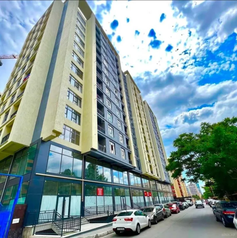 Satılır 4 otaqlı mənzil 181 m²