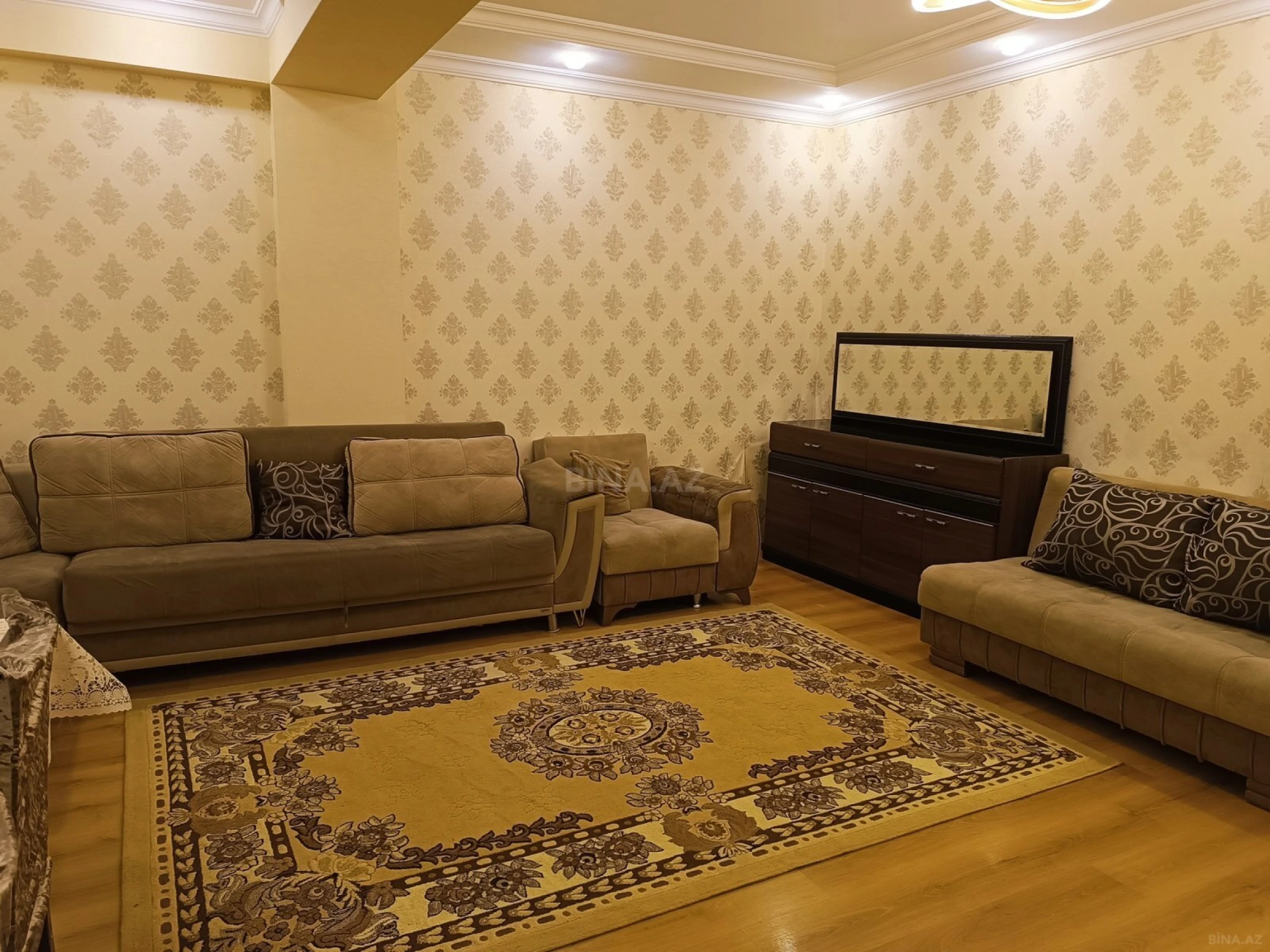 Kirayə verilir 2 otaqlı mənzil 78 m²