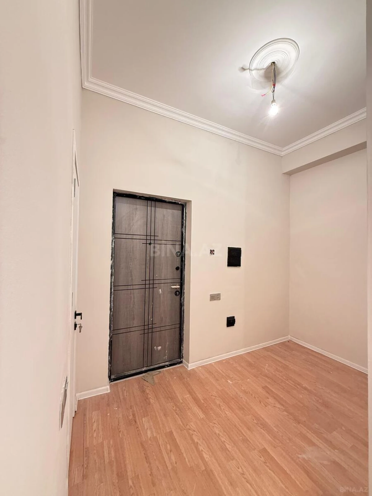 Satılır 4 otaqlı mənzil 130 m²