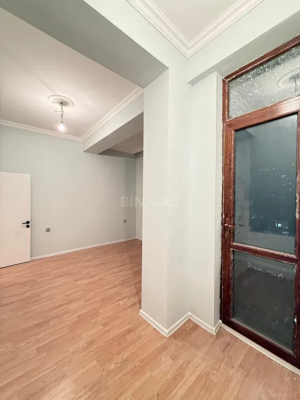 Satılır 4 otaqlı mənzil 130 m²