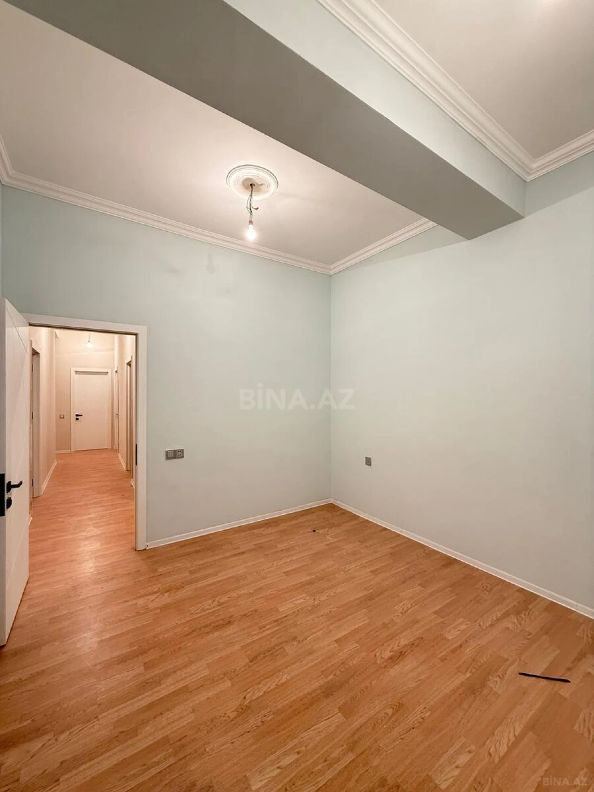 Satılır 4 otaqlı mənzil 130 m²