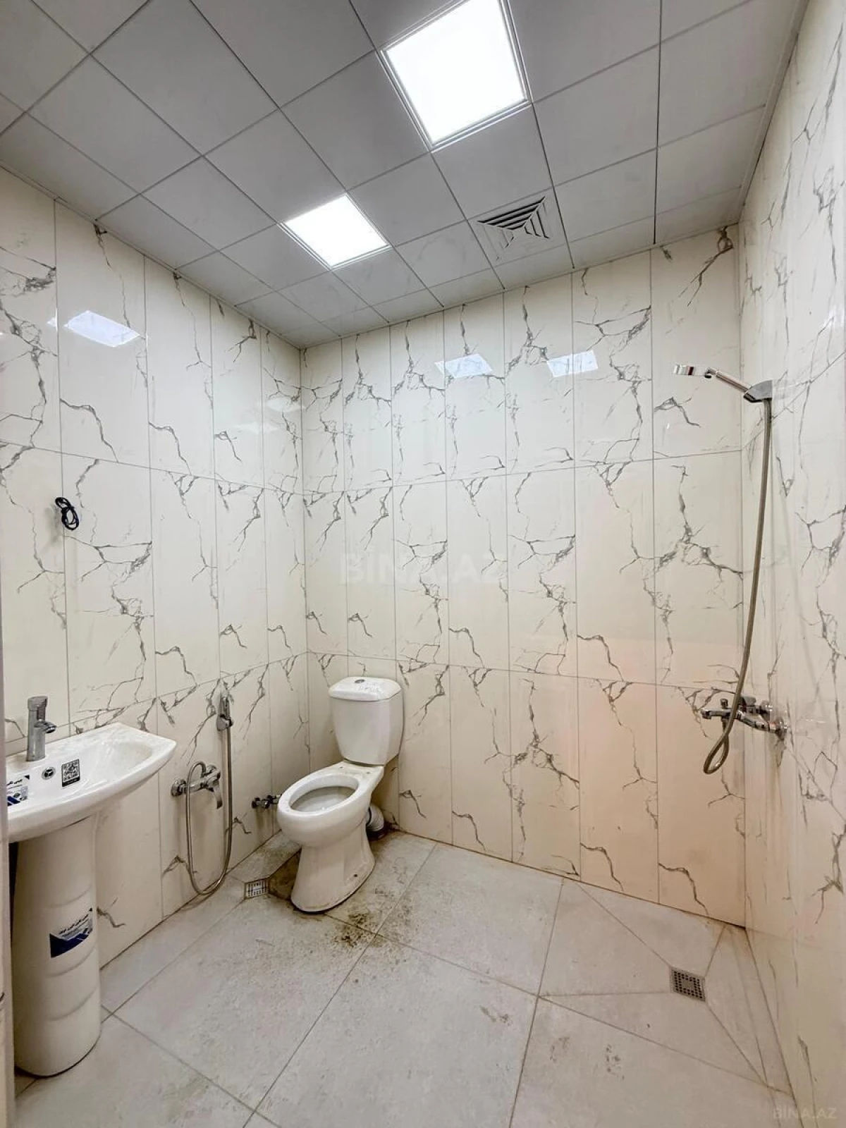 Satılır 4 otaqlı mənzil 130 m²