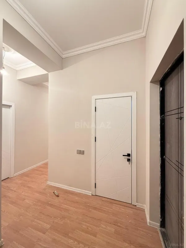 Satılır 4 otaqlı mənzil 130 m²