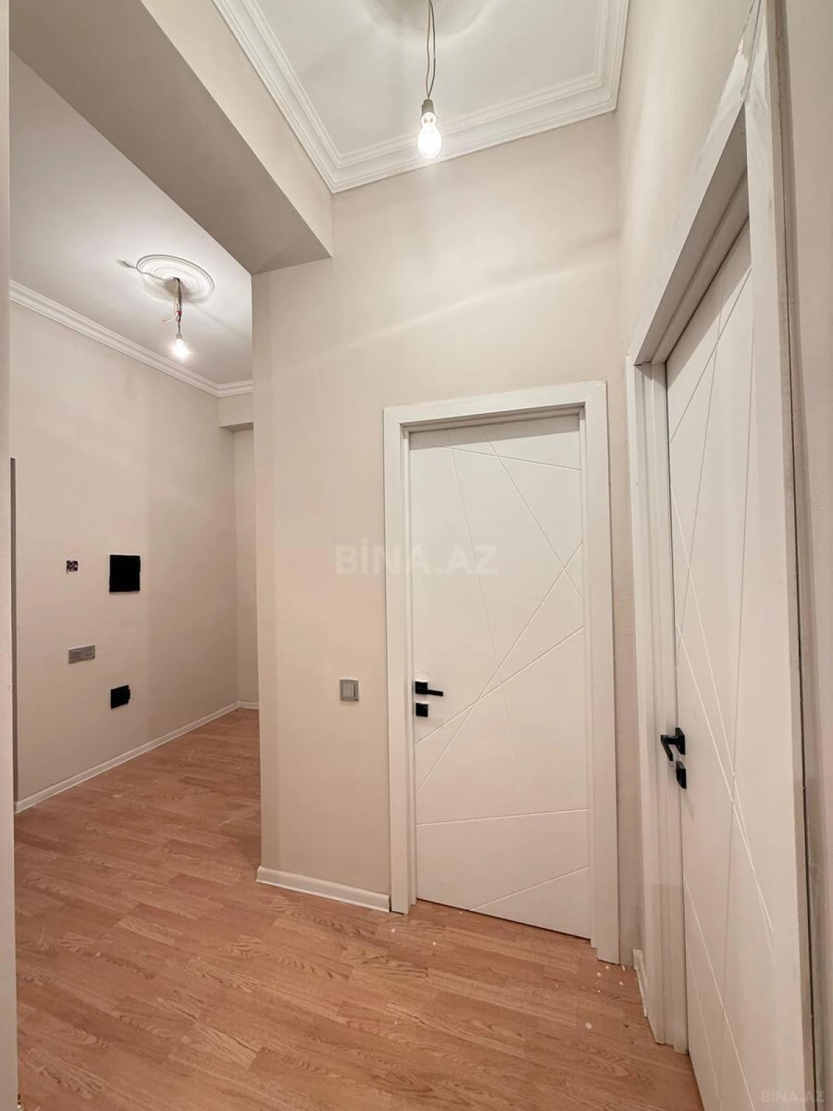 Satılır 4 otaqlı mənzil 130 m²