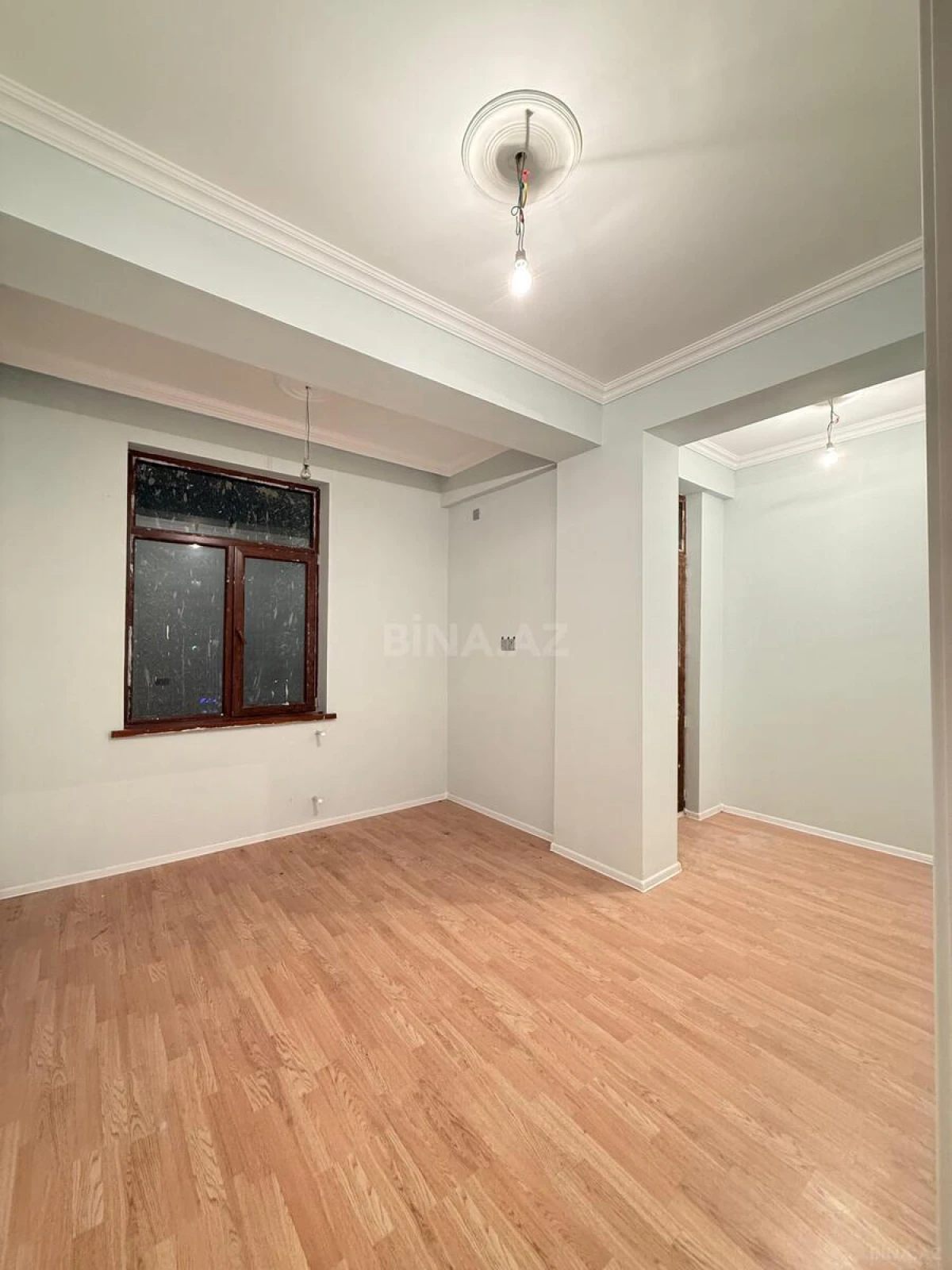 Satılır 4 otaqlı mənzil 130 m²