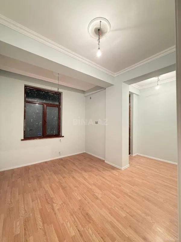 Satılır 4 otaqlı mənzil 130 m²
