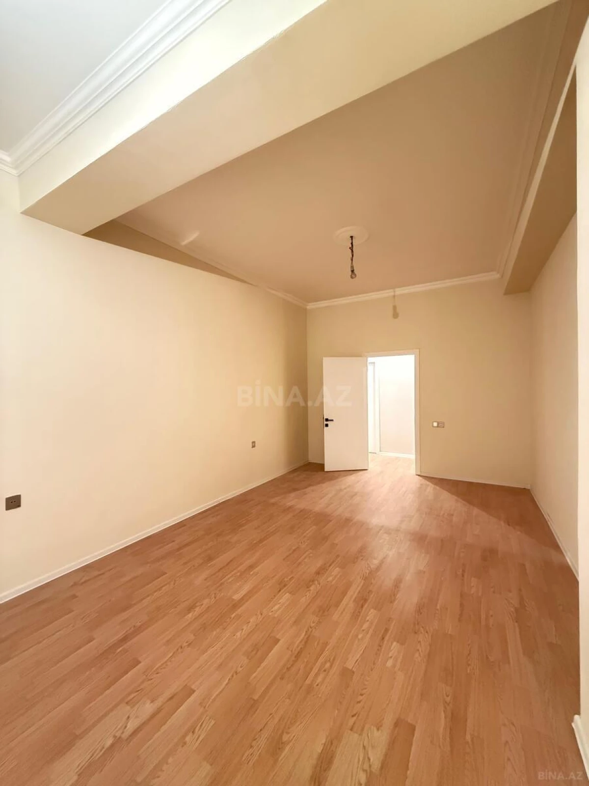 Satılır 4 otaqlı mənzil 130 m²