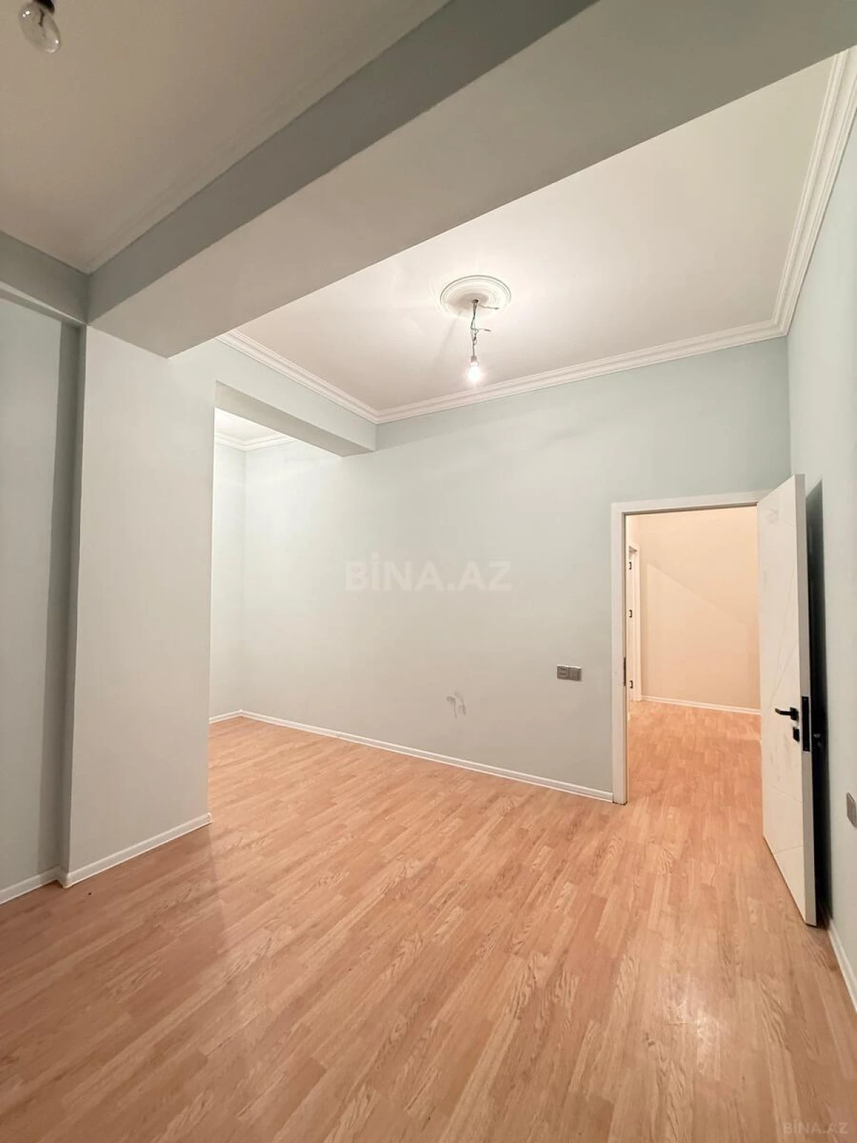 Satılır 4 otaqlı mənzil 130 m²