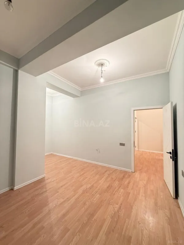 Satılır 4 otaqlı mənzil 130 m²