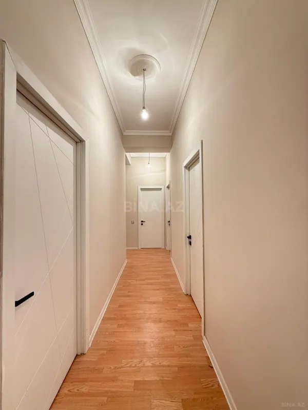 Satılır 4 otaqlı mənzil 130 m²