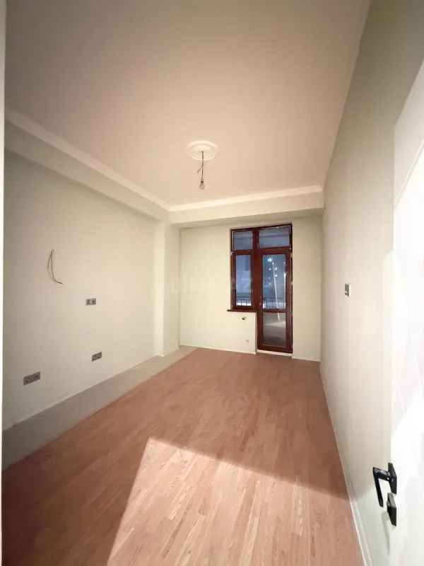 Satılır 4 otaqlı mənzil 130 m²