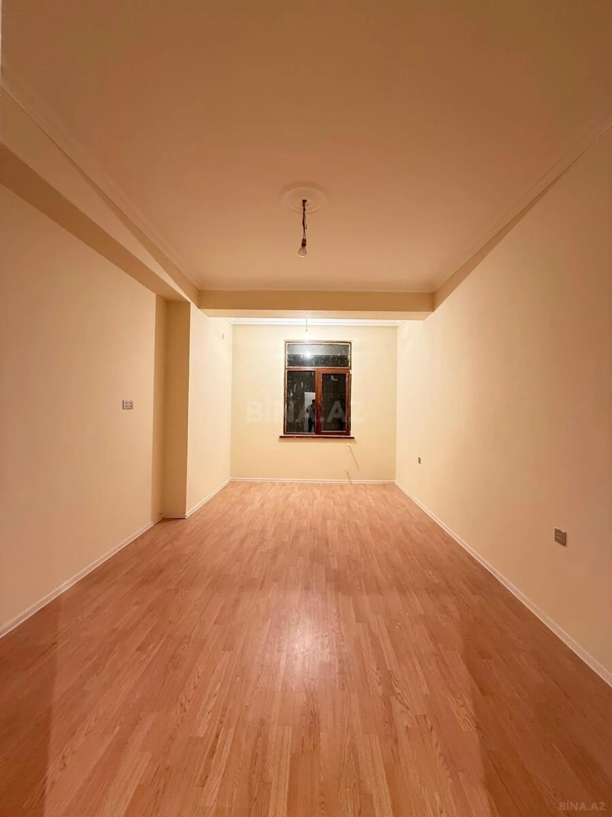Satılır 4 otaqlı mənzil 130 m²