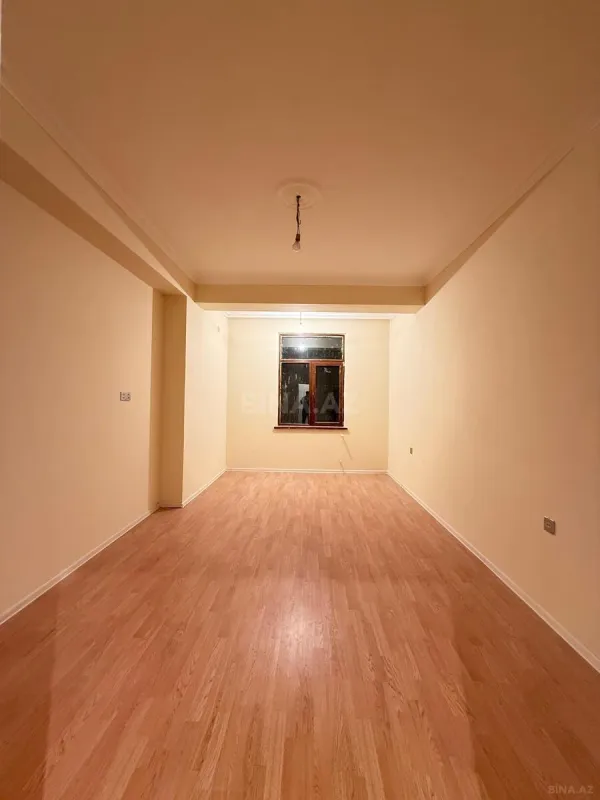 Satılır 4 otaqlı mənzil 130 m²