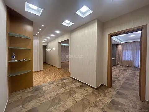 Satılır 4 otaqlı mənzil 215 m²