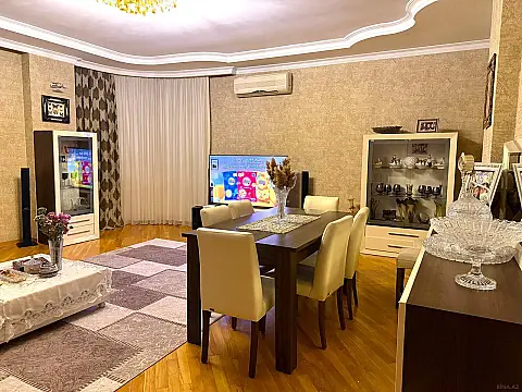 Satılır 4 otaqlı mənzil 210 m² — Bakı, Nizami 4 otaq 210.00 m²