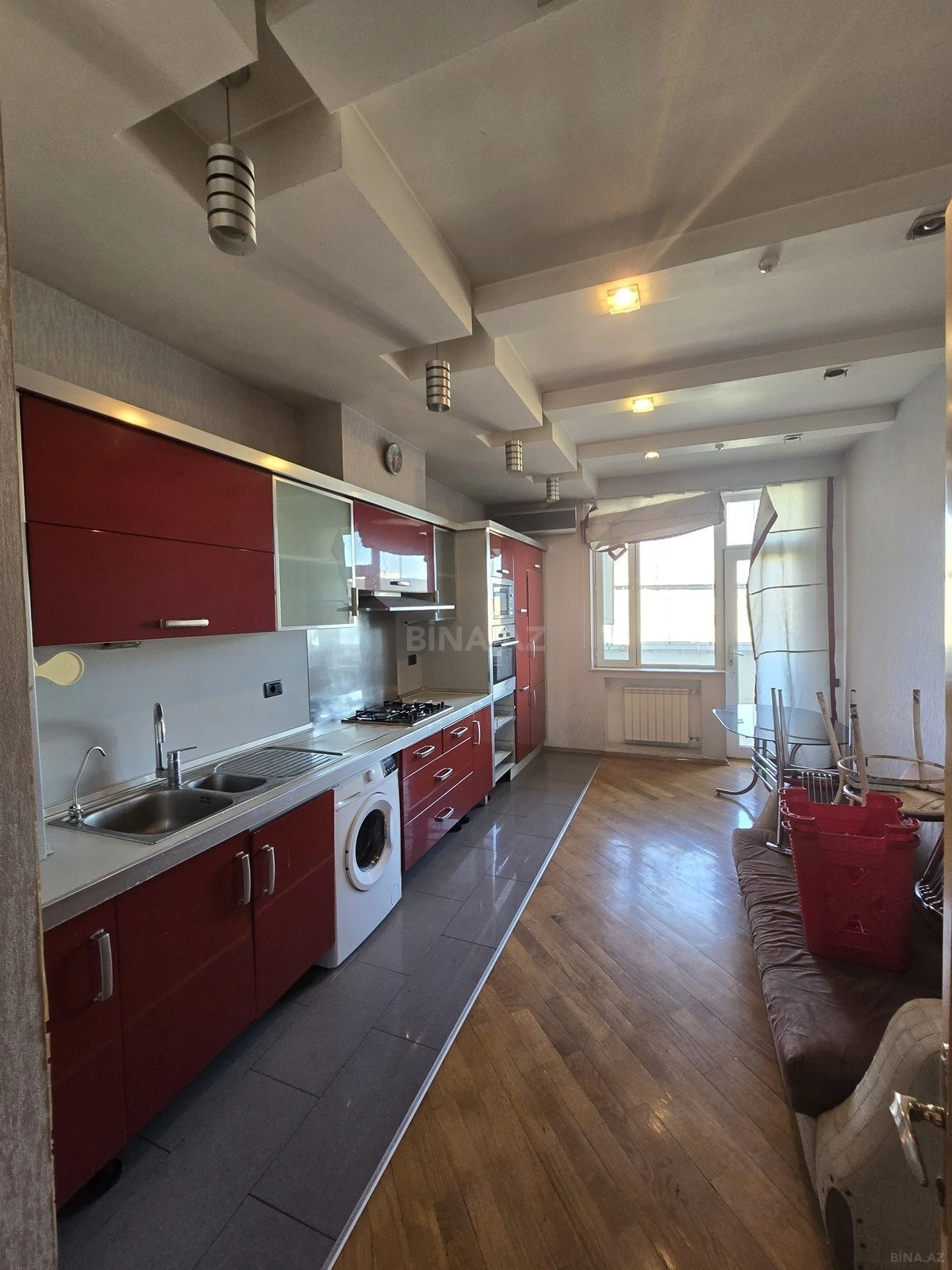 Satılır 3 otaqlı mənzil 143 m²