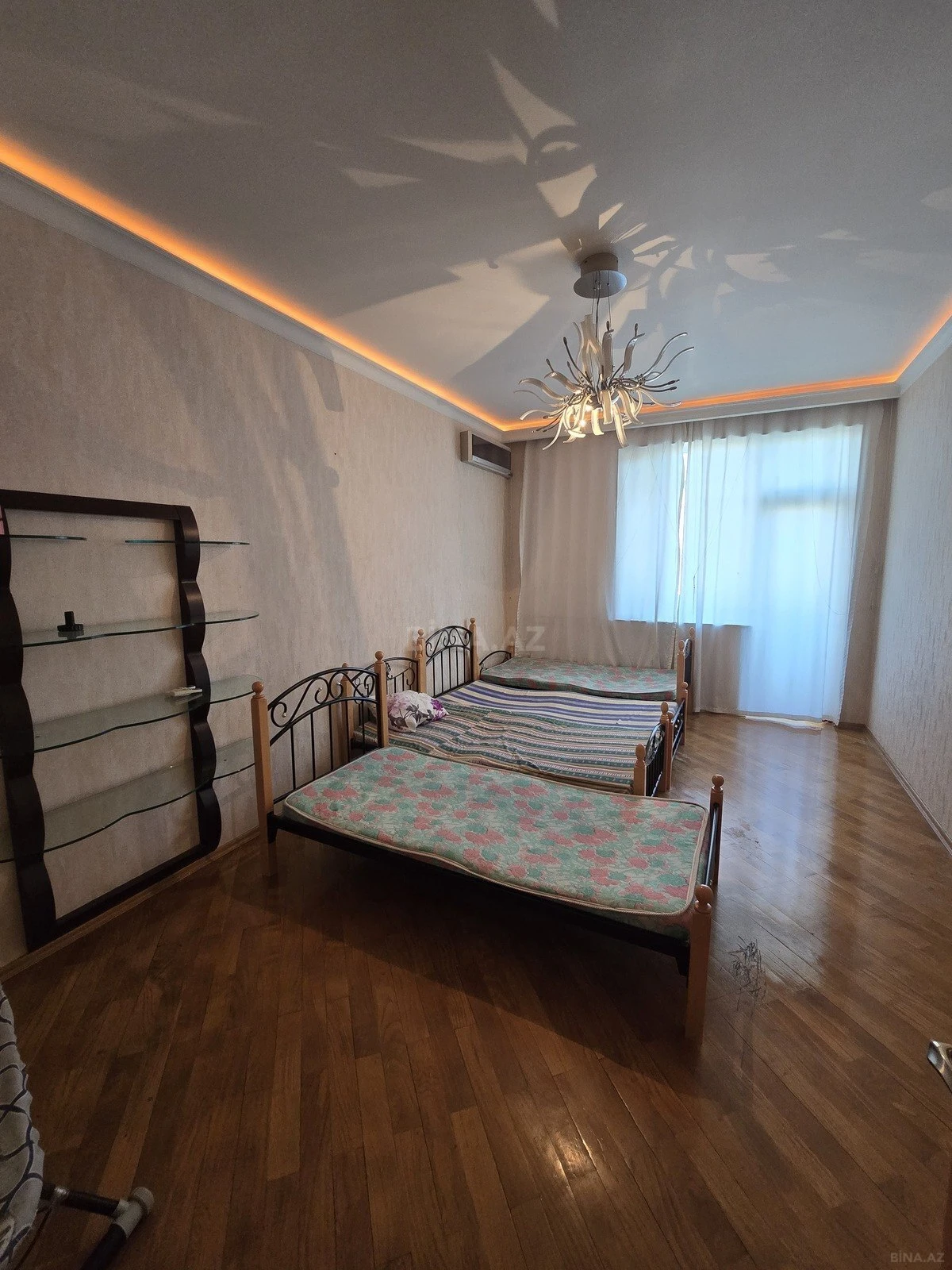 Satılır 3 otaqlı mənzil 143 m²