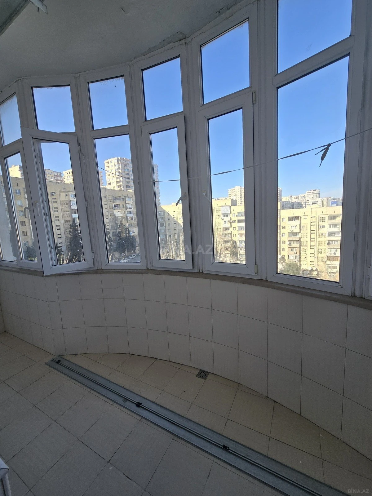 Satılır 3 otaqlı mənzil 143 m²