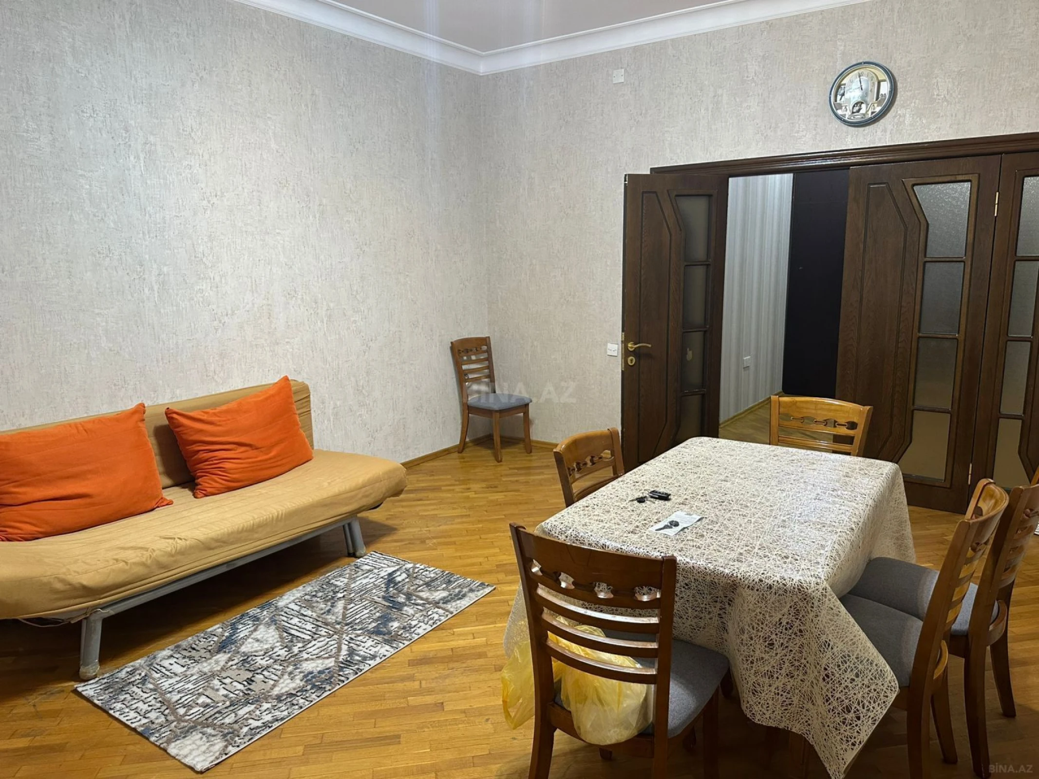Kirayə verilir 2 otaqlı mənzil 90 m²