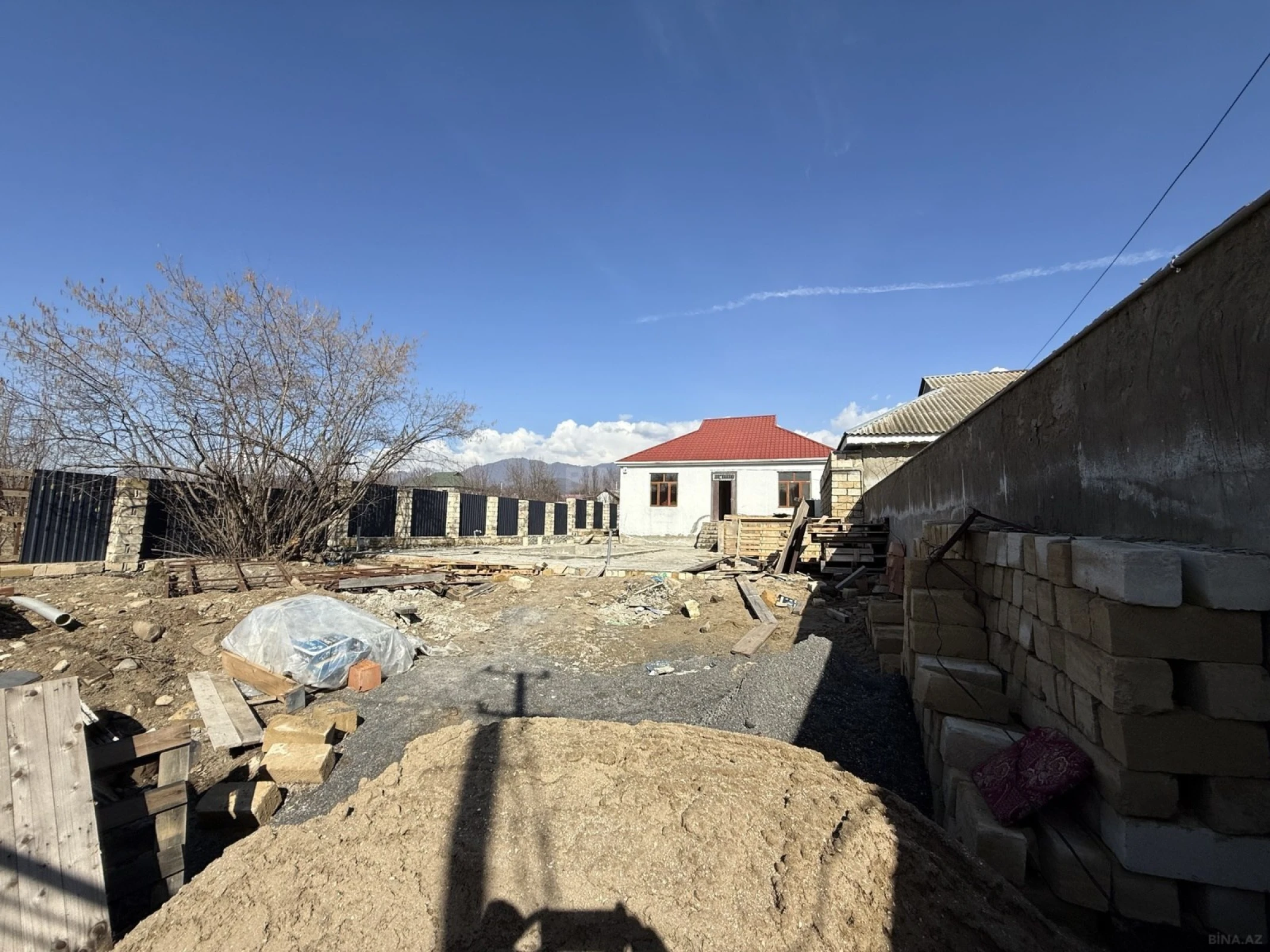 Satılır 5 otaqlı həyət evi 100 m²