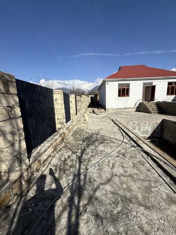 Satılır 5 otaqlı həyət evi 100 m²