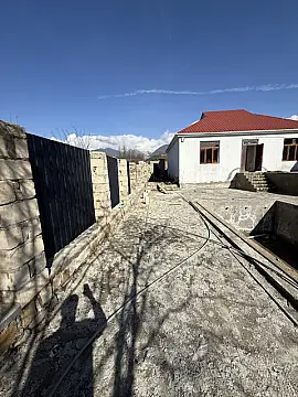 Satılır 5 otaqlı həyət evi 100 m²