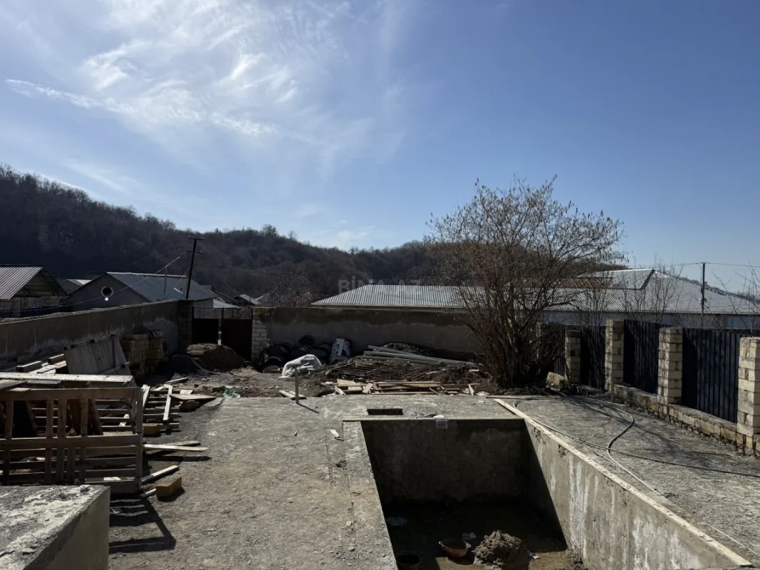 Satılır 5 otaqlı həyət evi 100 m²