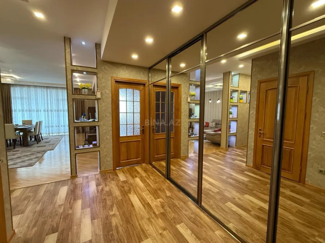 Kirayə verilir 4 otaqlı mənzil 145 m²