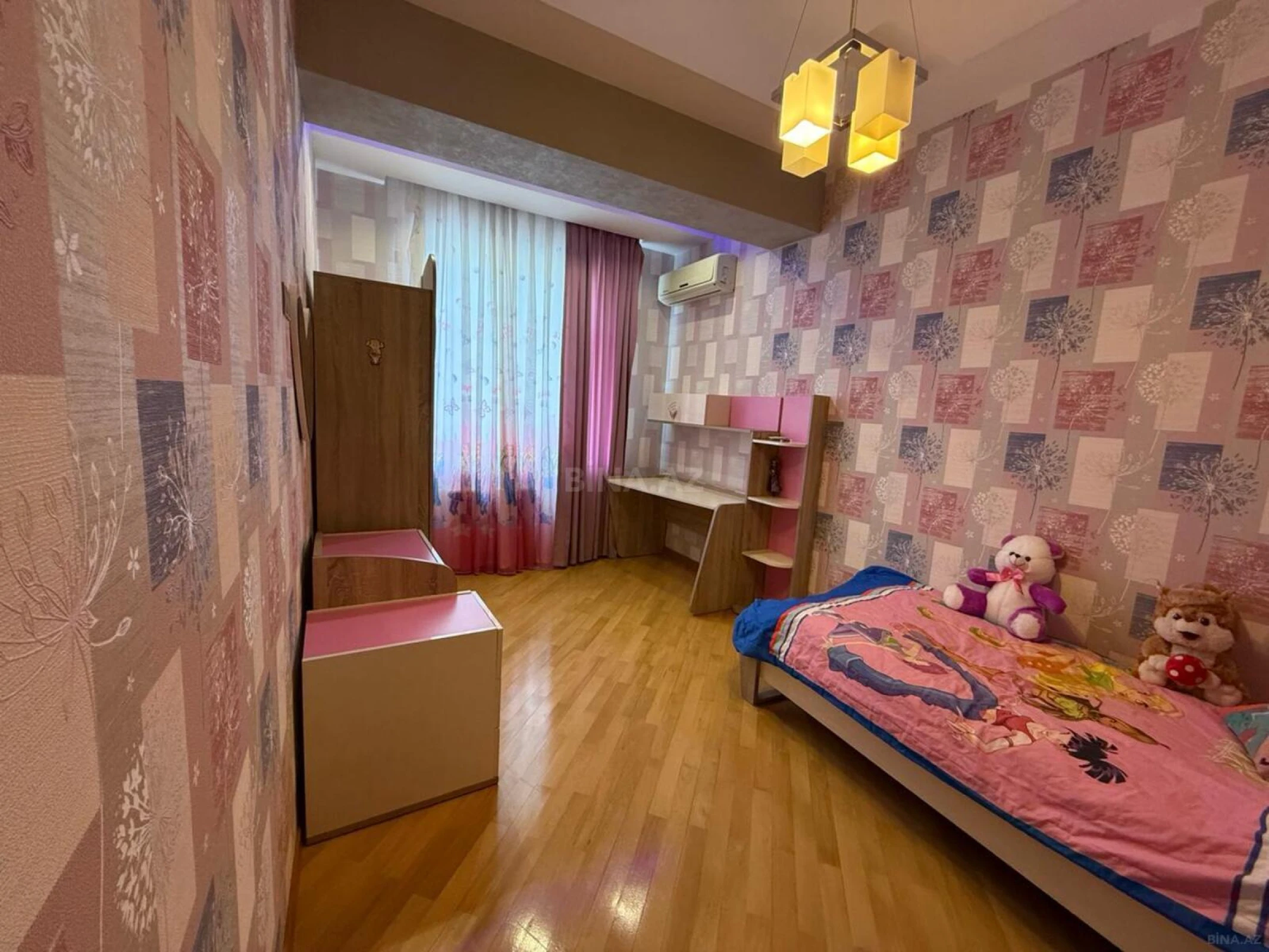 Kirayə verilir 4 otaqlı mənzil 145 m²
