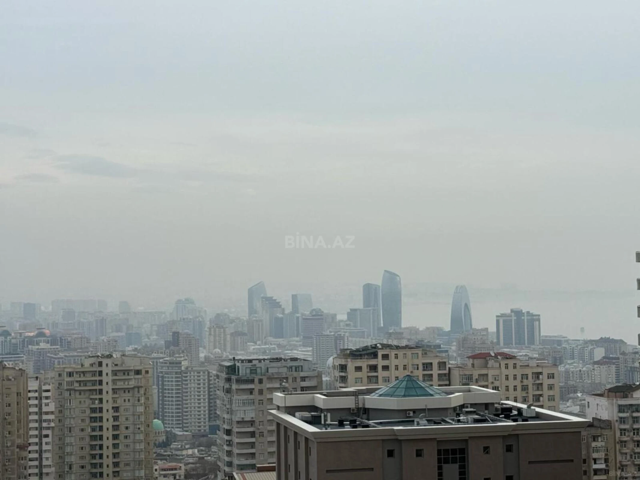 Kirayə verilir 4 otaqlı mənzil 145 m²