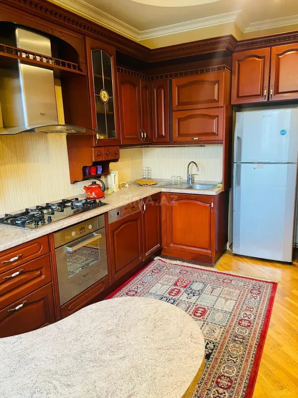 Kirayə verilir 3 otaqlı mənzil 120 m²