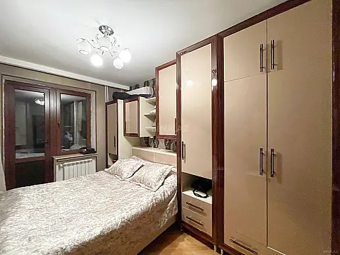 Satılır 4 otaqlı mənzil 82 m²