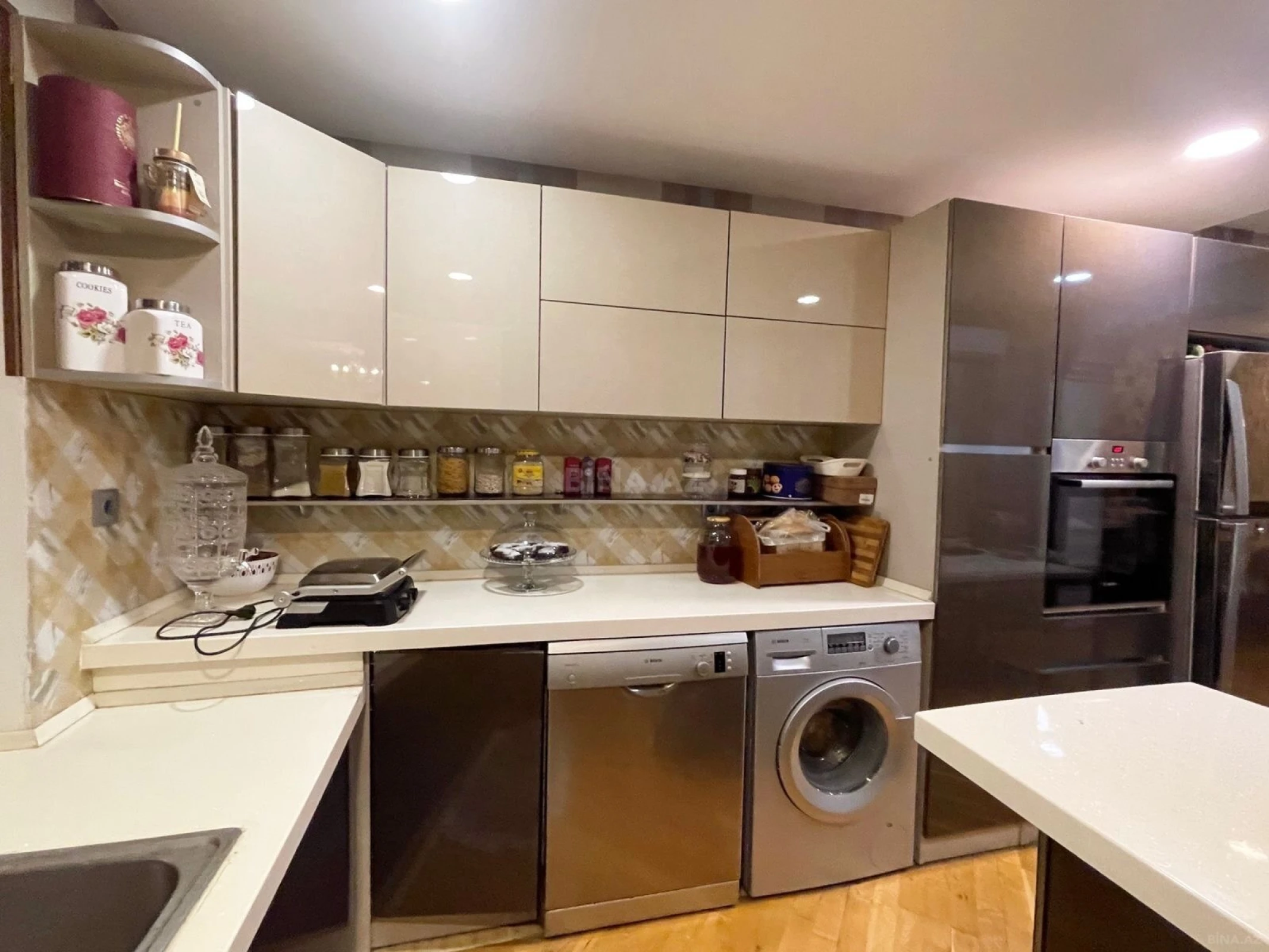 Satılır 4 otaqlı mənzil 82 m²