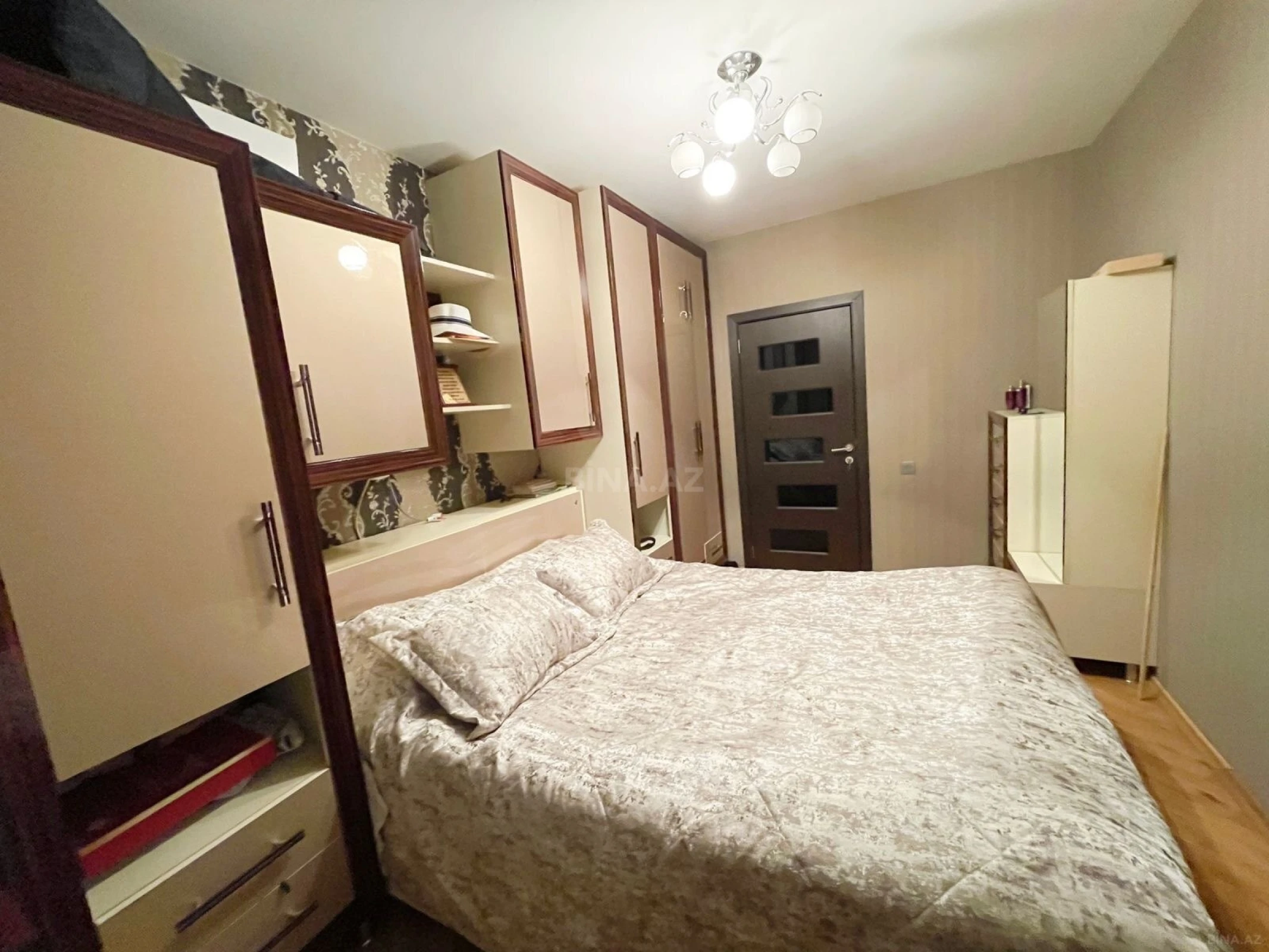 Satılır 4 otaqlı mənzil 82 m²