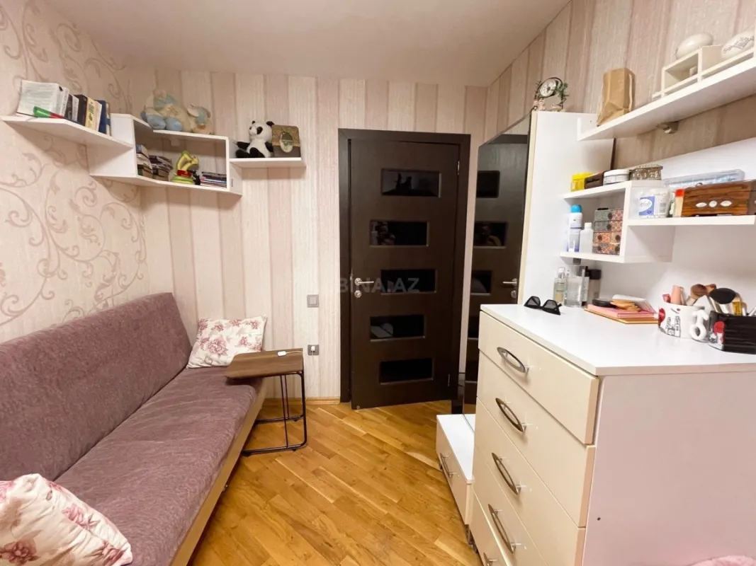 Satılır 4 otaqlı mənzil 82 m²