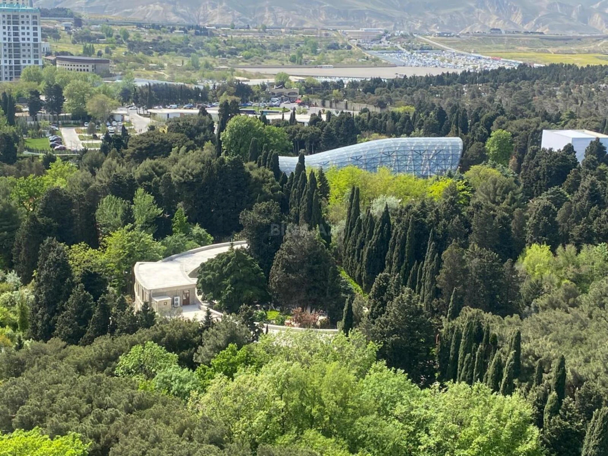 Satılır 3 otaqlı mənzil 138 m²