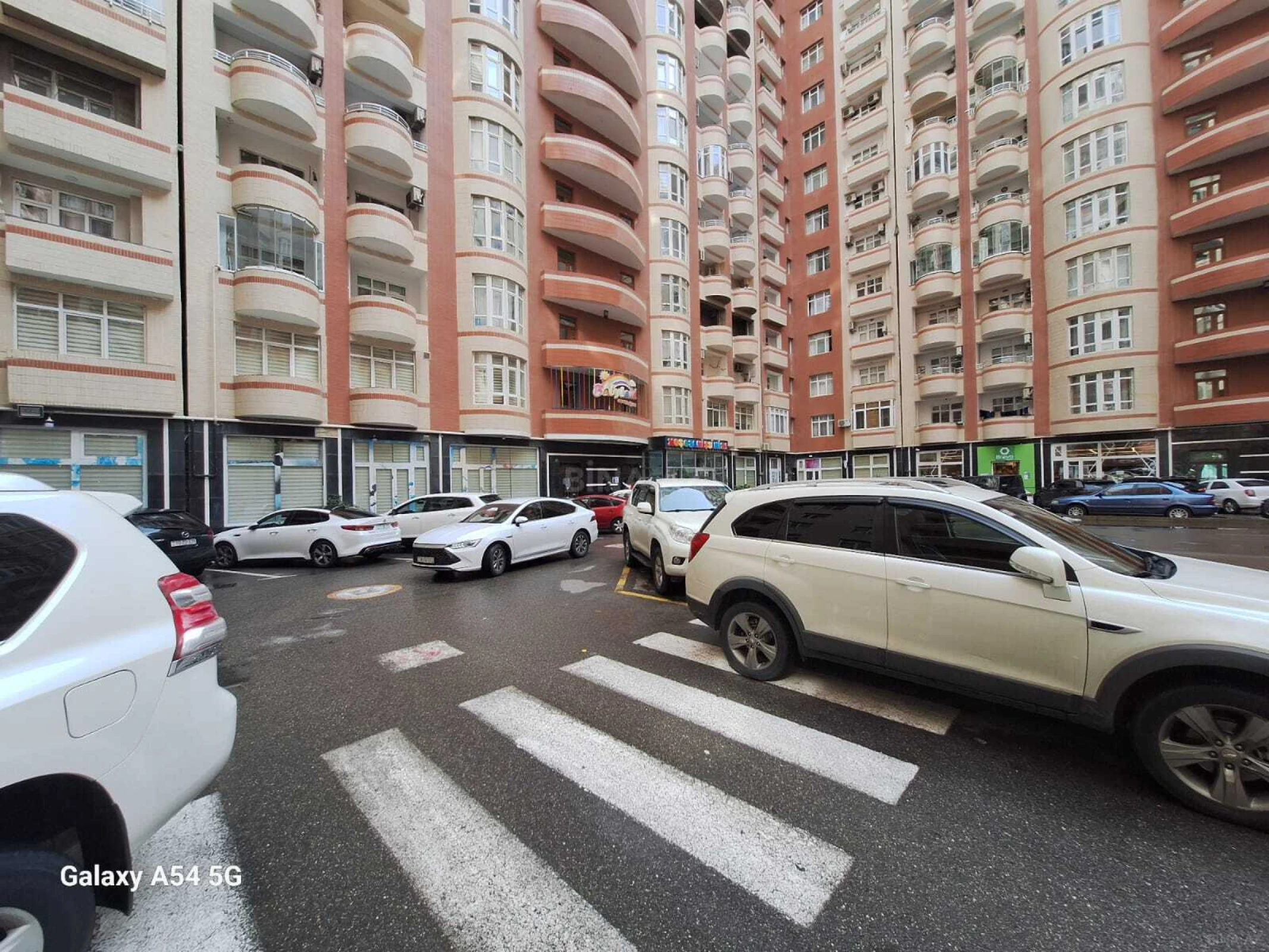 Satılır 3 otaqlı mənzil 138 m²