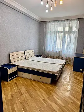 Satılır 3 otaqlı mənzil 125 m²