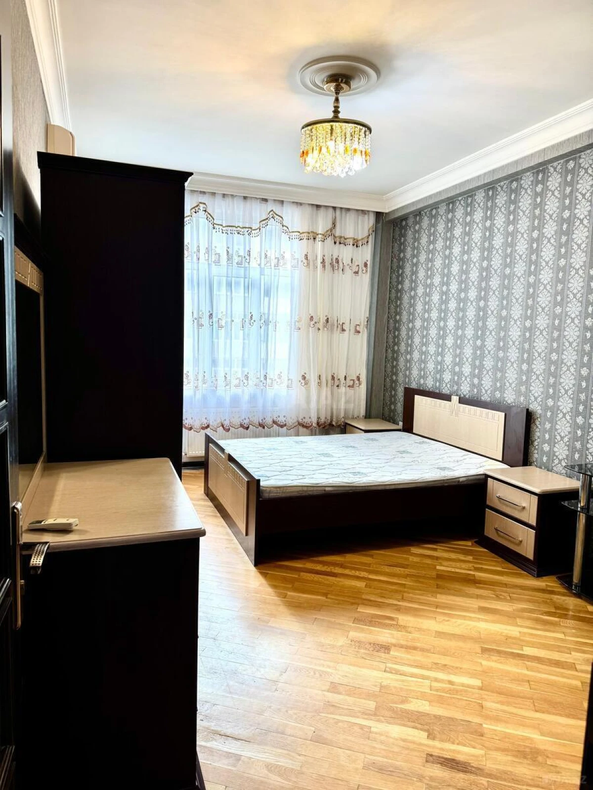 Satılır 3 otaqlı mənzil 125 m²