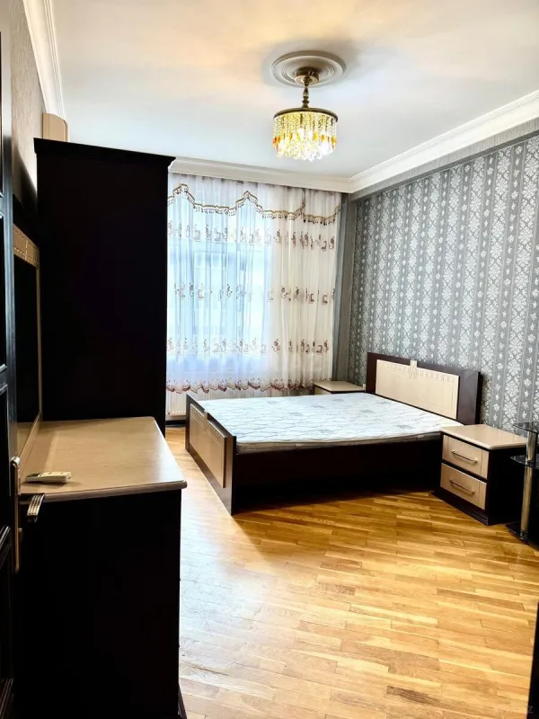 Satılır 3 otaqlı mənzil 125 m²