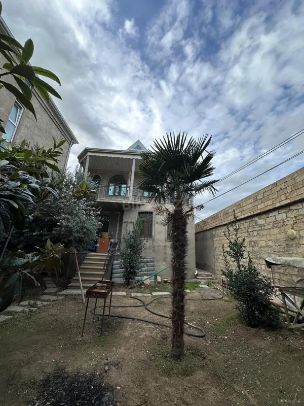 Satılır 5 otaqlı həyət evi 200 m²