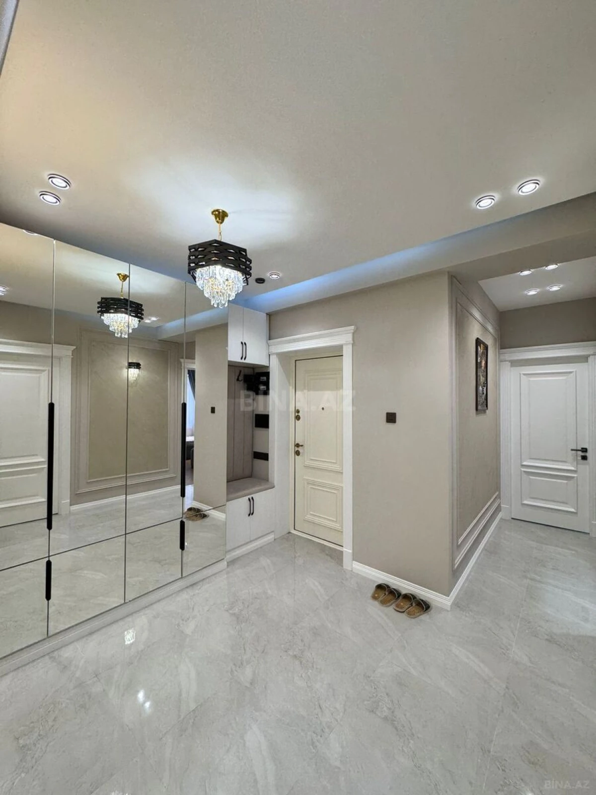 Satılır 4 otaqlı mənzil 140 m²