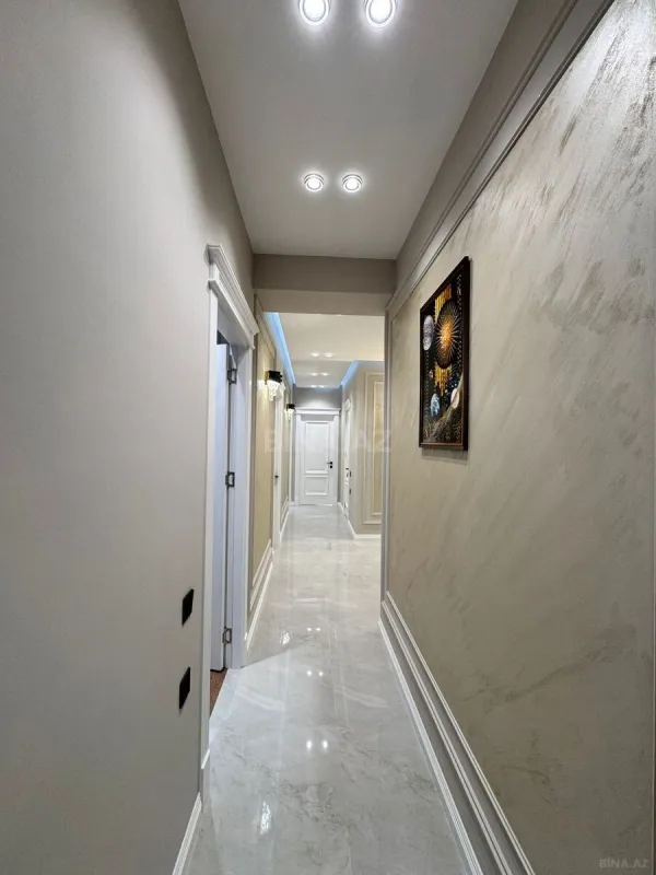 Satılır 4 otaqlı mənzil 140 m²