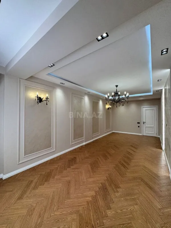 Satılır 4 otaqlı mənzil 140 m²