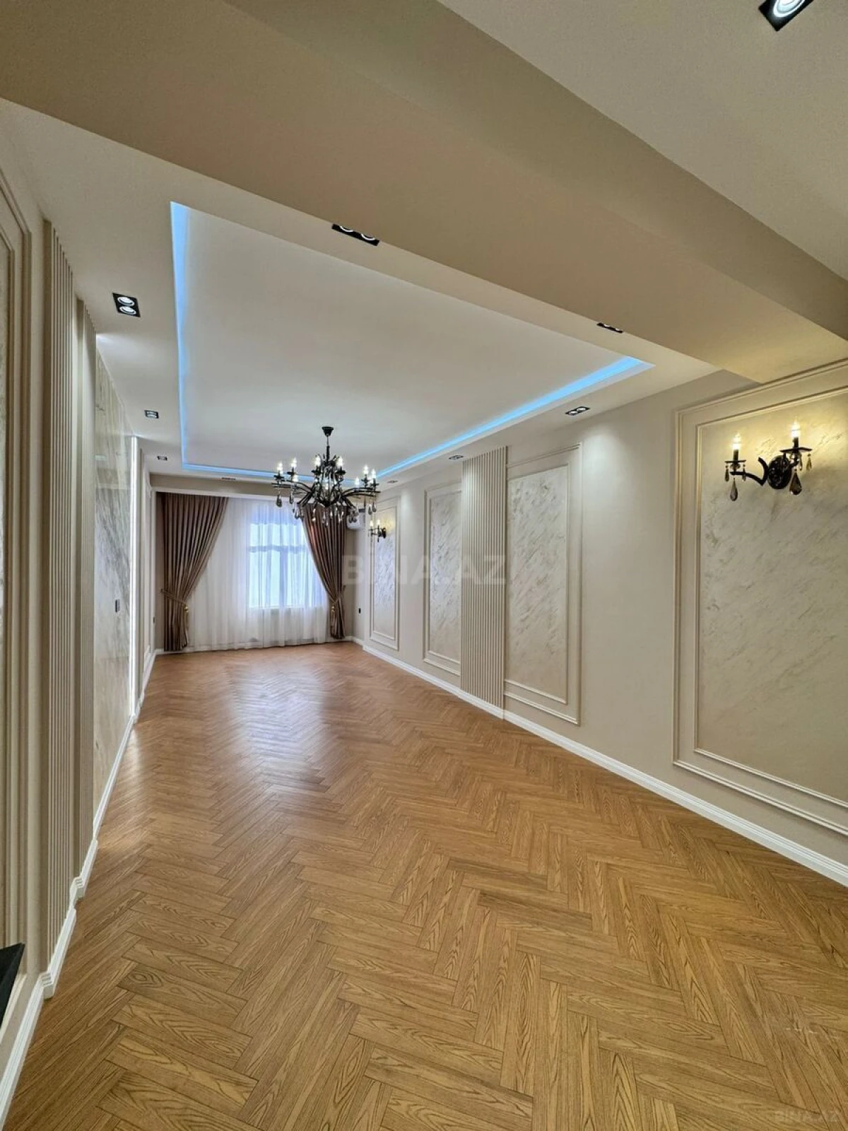 Satılır 4 otaqlı mənzil 140 m²