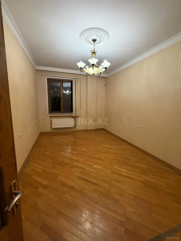Satılır 4 otaqlı mənzil 175 m²